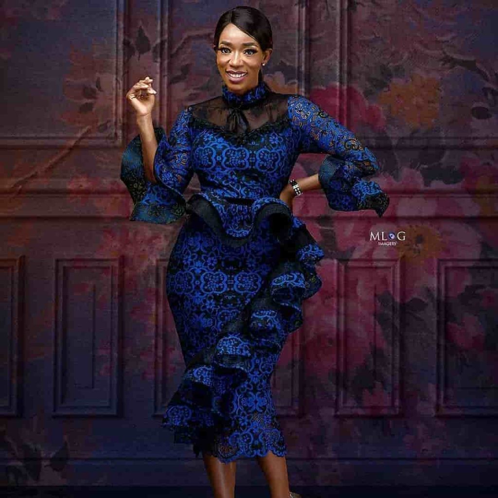 PHOTOS Nice-Looking Asoebi Fashion Styles For Classy Ladies (2)