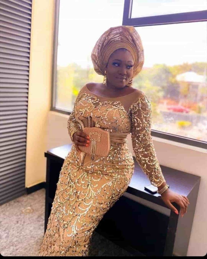 PHOTOS Nice-Looking Asoebi Fashion Styles For Classy Ladies (5)