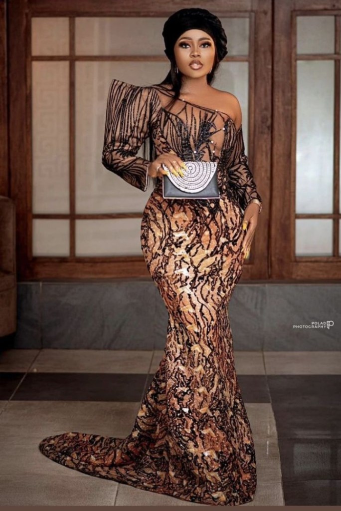 Gold Coloured Aso-Ebi Styles (12)