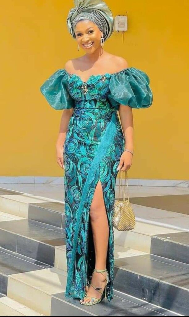 Ladies, Check Out These Stunning Asoebi Styles You Can Rock To Any Occasion (4)