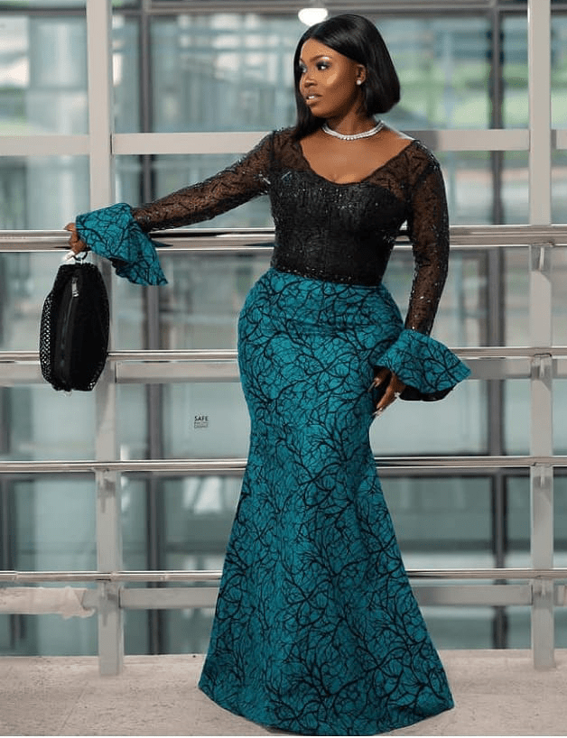 Ladies, Check Out These Stunning Asoebi Styles You Can Rock To Any Occasion (4)