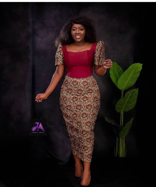 Beautiful Ankara Long Gowns Styles For All Occasions (16)