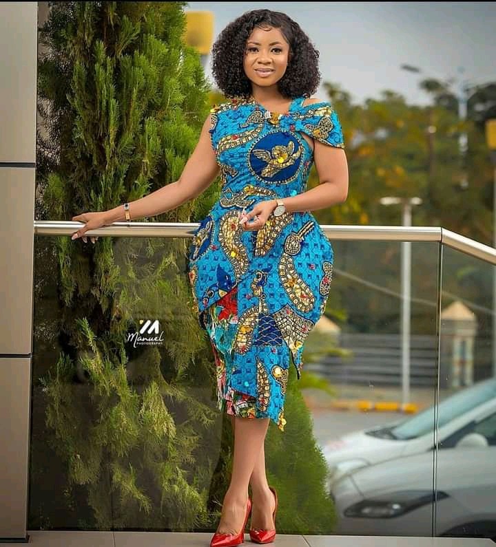 Glamorous and Stylish Corporate Ankara Gown Styles for Ladies ...