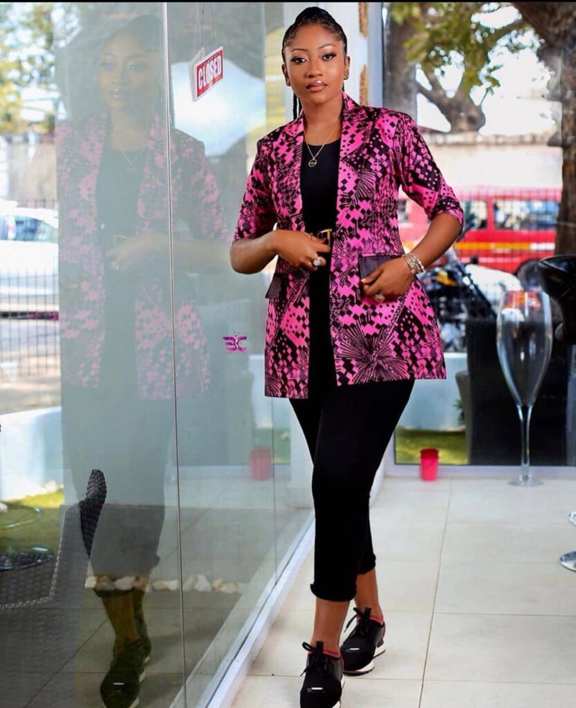 Dazzling and exquisite Ankara blazers for ladies to look gorgeous