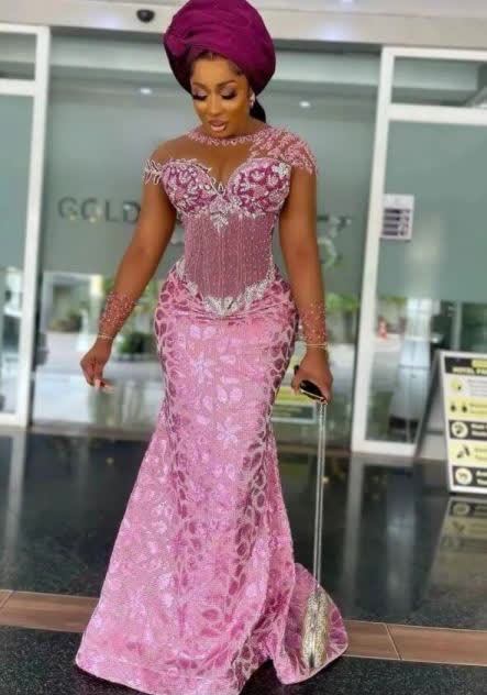 Best Nigerian Lace Aso-Ebi Styles For Ladies