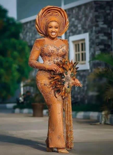 Best Nigerian Lace Aso-Ebi Styles For Ladies