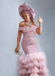 Best Nigerian Lace Aso-Ebi Styles For Ladies