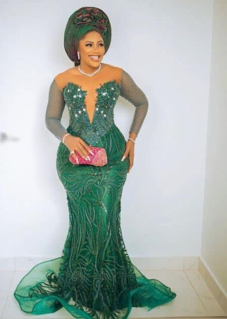 Best Nigerian Lace Aso-Ebi Styles For Ladies