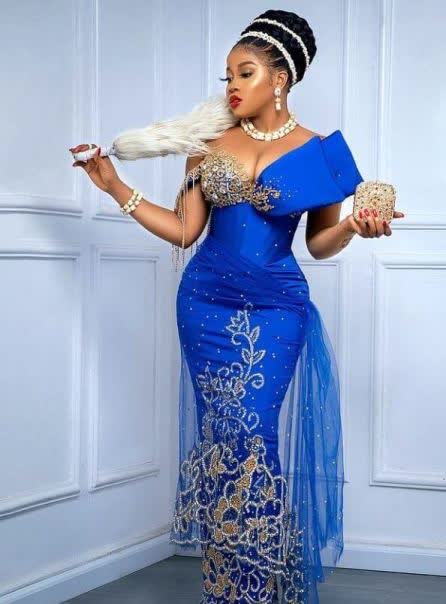 Best Nigerian Lace Aso-Ebi Styles For Ladies