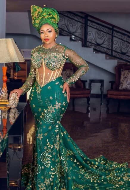 Best Nigerian Lace Aso-Ebi Styles For Ladies