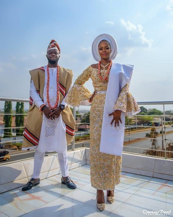 Traditional Wedding Attire for Couples to Look Gorgeous