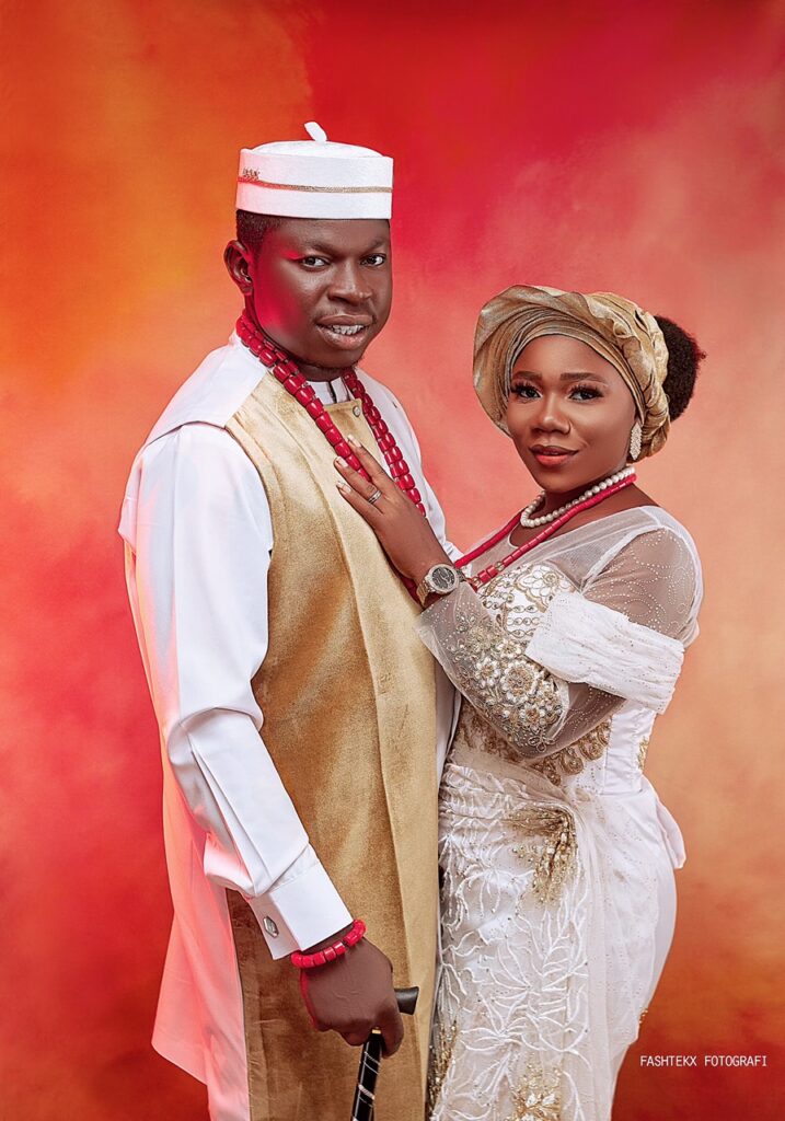 Traditional Wedding Attire for Couples to Look Gorgeous