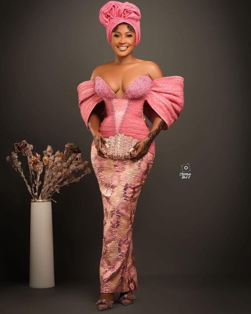 Stunning Aso-Ebi Styles for Nigerian Weddings