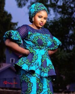 Classy And Desirable Ankara Styles For Elegant Women